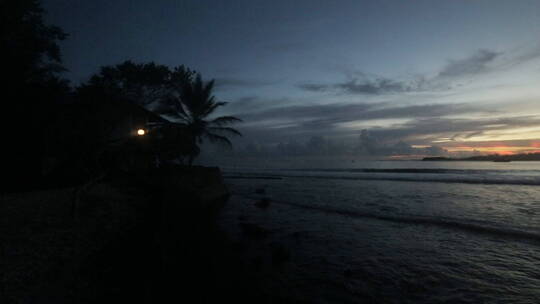黄昏时分的海岸 