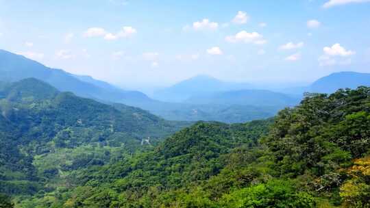 青山绿水的自然风光全景