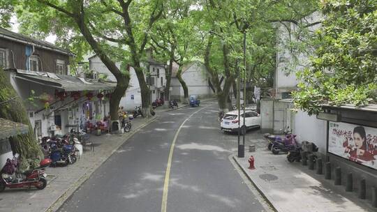 航拍中国杭州夏日万松岭路车流交通