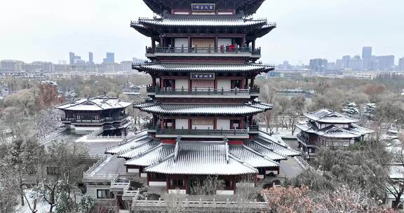 济南大明湖公园雪景航拍        荐