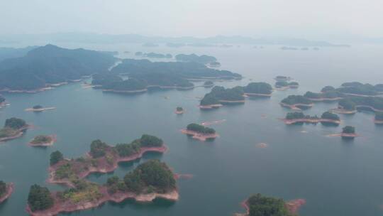 航拍千岛湖梅峰岛岛屿水景