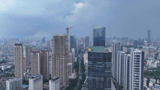 航拍湖北武汉城市暴雨来袭