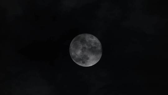 十五的月亮月黑风高乌云遮住月亮视频素材模板下载