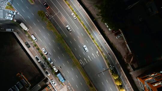 城市夜景视频夜晚道路汽车近景视频