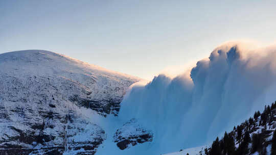 震撼雪崩