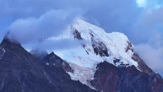 长焦航拍雪山