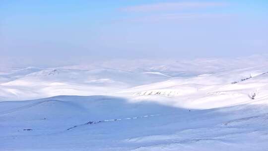 辽阔雪地上的壮观雪景