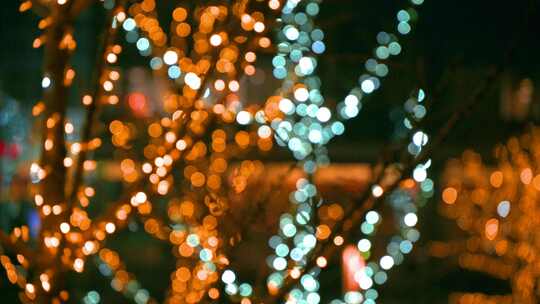 抽象节日霓虹灯圣诞树散焦灯光夜晚背景