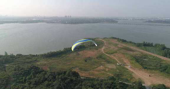 武汉滑翔伞基地航拍东湖岸蓝天飞翔709