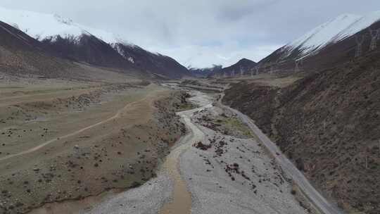 西藏G318国道安久拉山哑口航拍风光