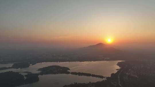 江苏南京日出紫金山和玄武湖自然风光