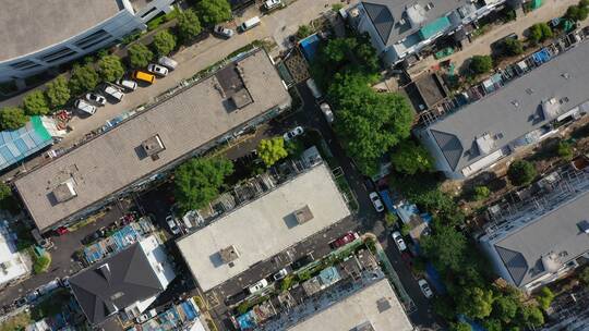 4k航拍 22年5月上海 俯拍飞越学校、居民区