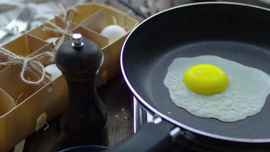 煎蛋的制作荷包蛋营养蛋黄视频素材模板下载