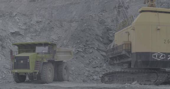 大型露天铁矿开采作业LOG
