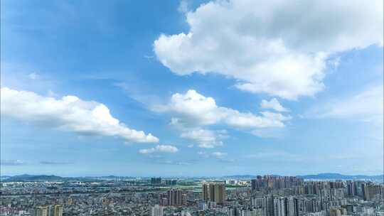 航拍蓝天白云的潮州城和韩江延时