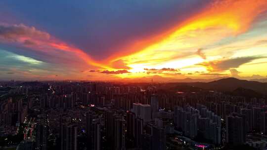 惠州大亚湾城市上空的绚烂晚霞