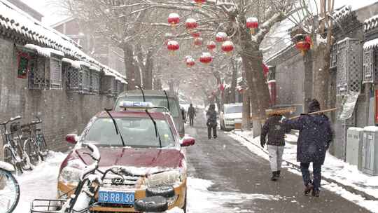 下雪中的北京胡同老城区