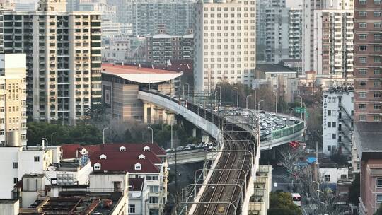 上海地铁三号线虹口站外景带城市剪影