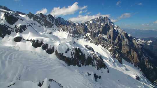 航拍云南丽江玉龙雪山蓝天白云积雪山峰