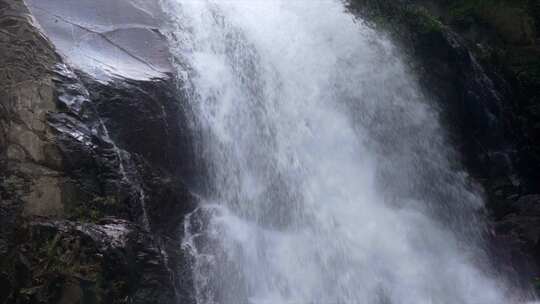 瀑布水流溪流水源深林岩石慢镜头视频素材模板下载