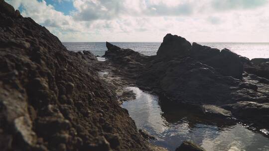 海岸线的岩石