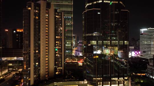 城市楼宇穿梭夜景航拍