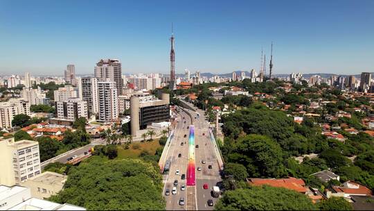 巴西圣保罗市中心的苏马雷高架桥。旅游地标。