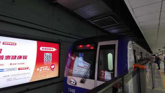 升格拍摄北京地铁进站视频素材模板下载
