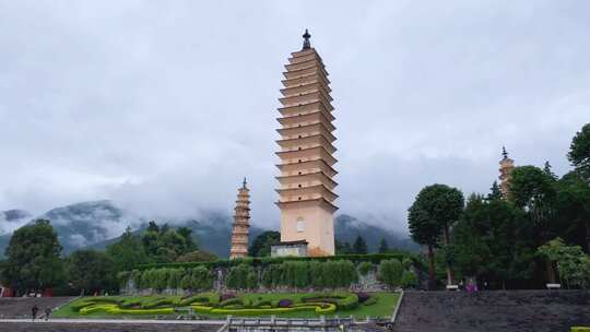 阴雨天中崇圣寺三塔延时风光