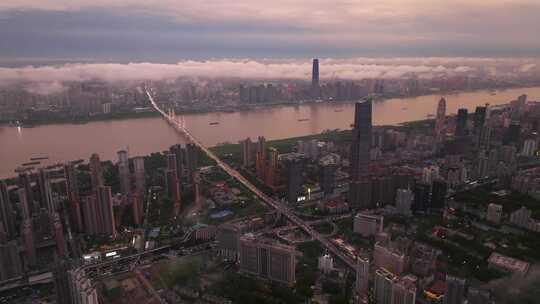 云端武汉 暴雨后晚霞