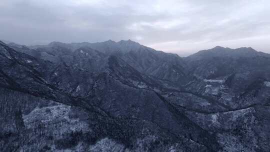 秦岭冬天下雪 白雪皑皑