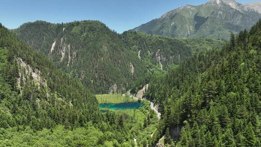 四川九寨沟夏天的航拍镜头4k