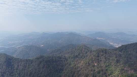 连绵起伏巍峨大山航拍