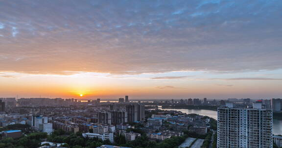 晚霞天空下的九江城市景观延时