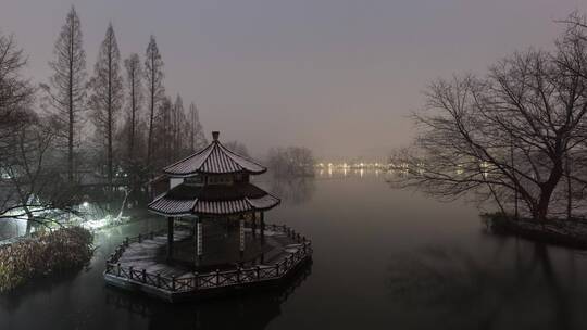 杭州西湖黛色参天雪景夜转日绝美延时视频