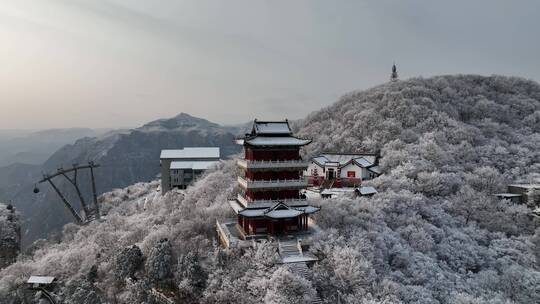 航拍焦作云台山峰林峡山脉冬季雾凇雪景