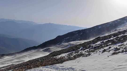 云南迪庆哈巴雪山的大风气候