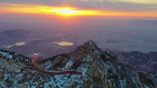 一场春雪后的泰山