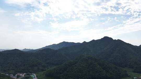 航拍晨曦中的西湖名胜风景区西湖群山