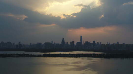 武汉市东湖曲港听荷航拍夕阳东湖高楼大厦