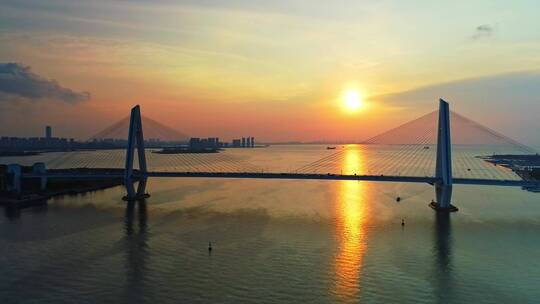 海口世纪大桥晚霞夜景倒影跨海大桥夕阳03视频素材模板下载