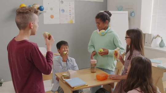 课间休息，食物休息，早餐，学校