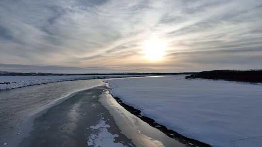 初春海拉尔河开河冰雪水面风景