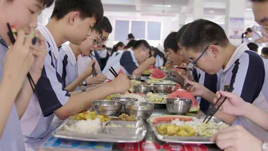 学校食堂餐厅校园餐厅学生吃饭盒饭