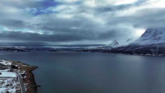 4K航拍北欧挪威特罗姆瑟冰川湖泊美景