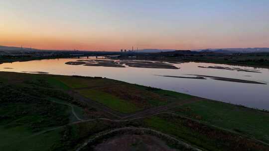 航拍宁夏石嘴山夕阳下的黄河湿地石嘴子公园视频素材模板下载