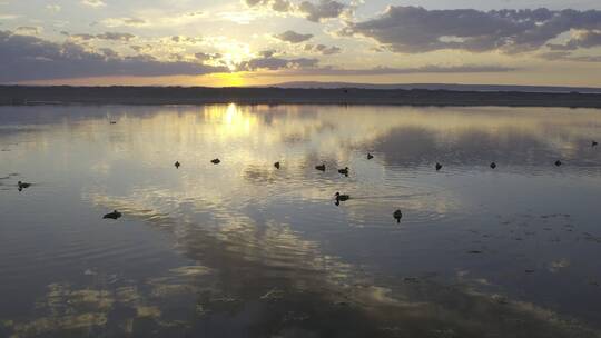 乌拉古湖的落日