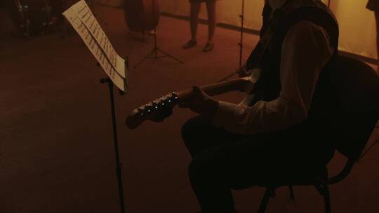 演奏乐器的管弦乐队视频素材模板下载