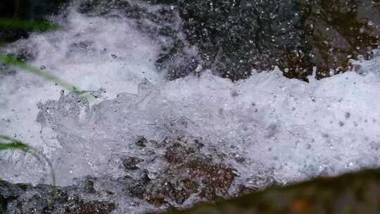 河边流水河流河水小溪山泉泉水流体液体水流