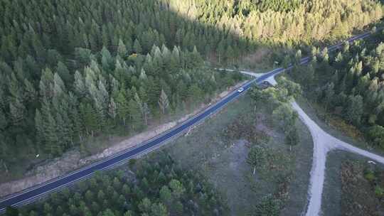 森林公路  航拍开车 航拍 山林驾驶汽车 4k